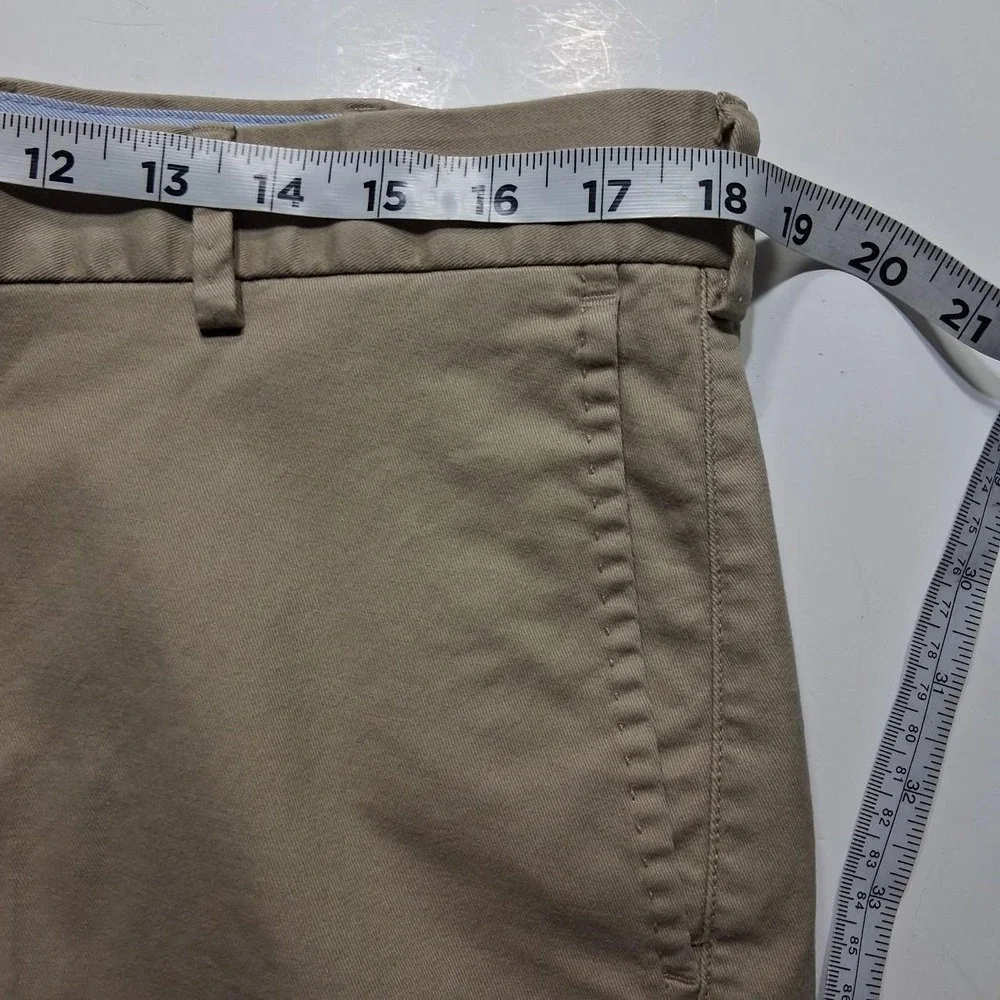 Peter Millar Men's Flat Front Chino shorts in Khaki neutral tan color SZ 36